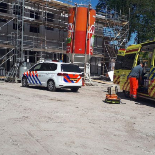 Bouwvakker gewond na val van 7 meter hoogte in Naarden