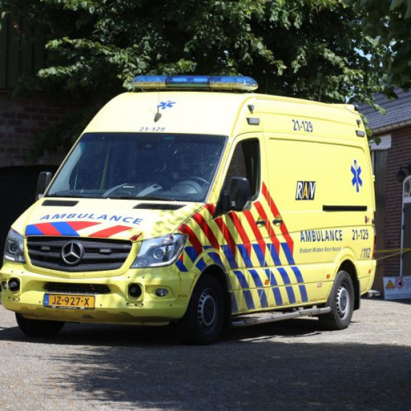Man gewond bij val door dak in Vierlingsbeek